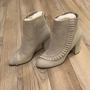 NWT JUSTFAB gray ankle boots with heel